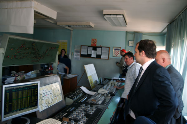 2012. 05. 11. -  Ministar Siniša Hajdaš Dončić doputovao vlakom iz Zaboka na radni sastanak u HŽ